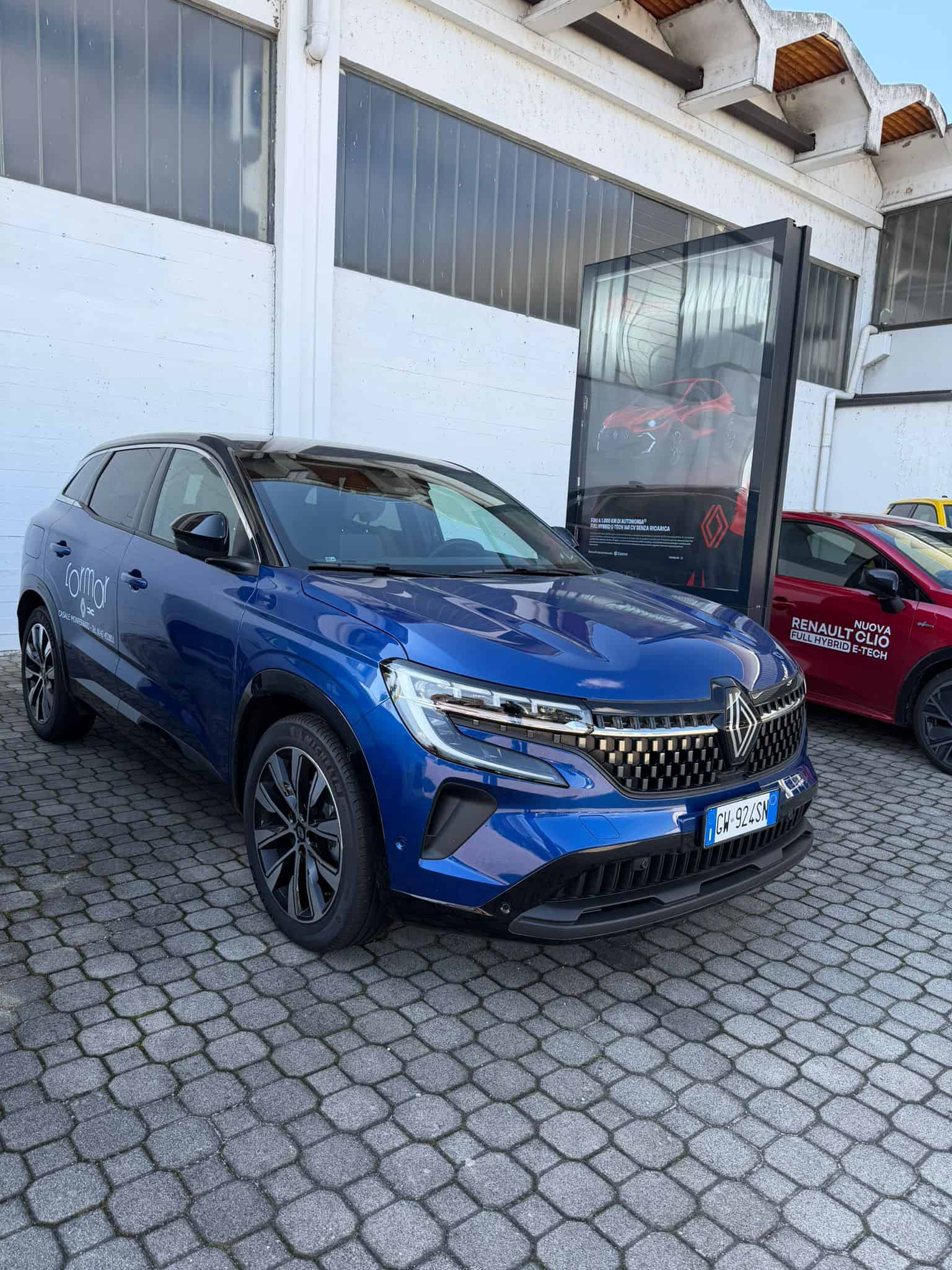 Renault Austral blu met. vista fronte laterale