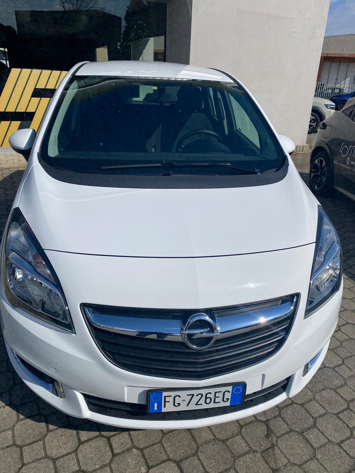 Opel Meriva bianca usata vista anteriore