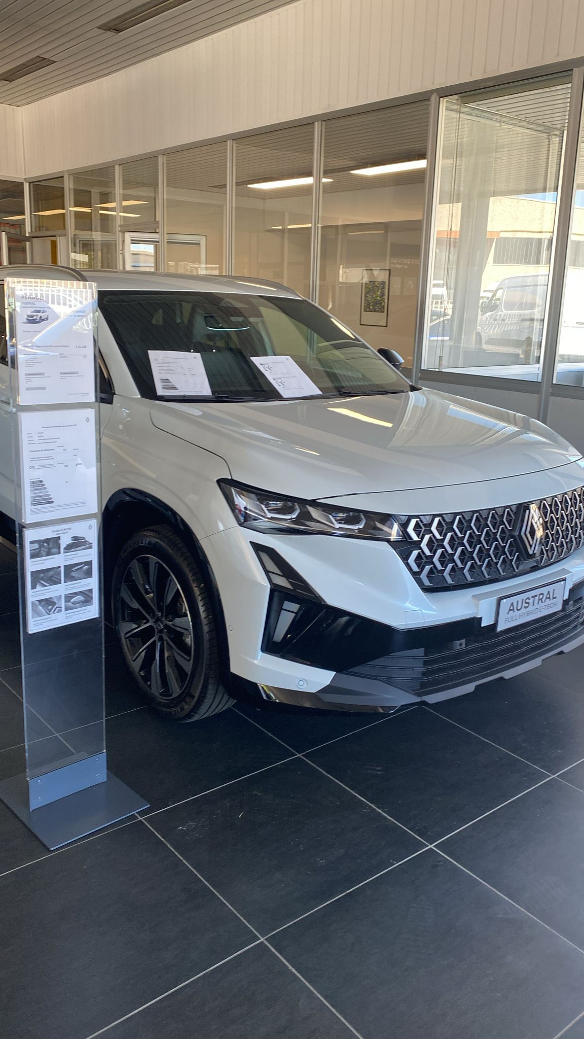 Renault Austral nuova vista frontelaterale dx