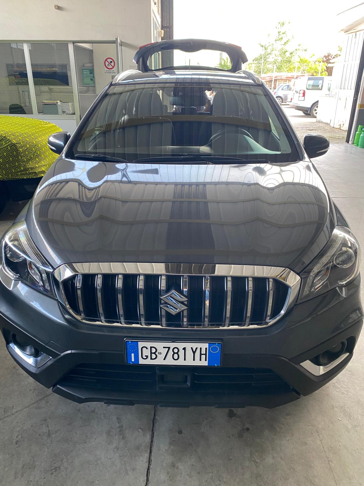 Suzuki S Cross vista frontale